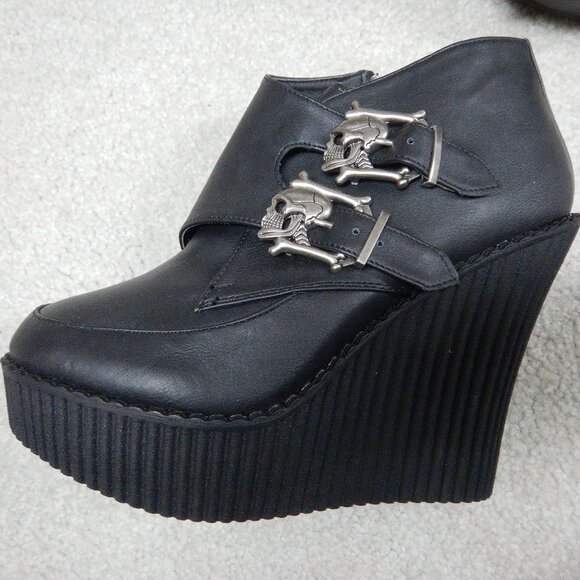 Demonia Shoes - Demonia 304 wedges